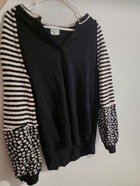 Very J brand - Black V-Neck Sweater with Striped and Daisy Sleeves